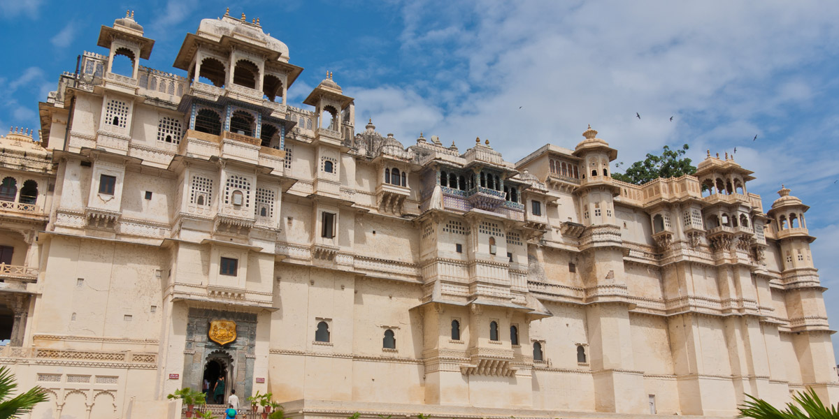 city palace in udaipur india